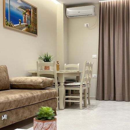 Beachfront Apartment With Balcony Вльора Екстер'єр фото