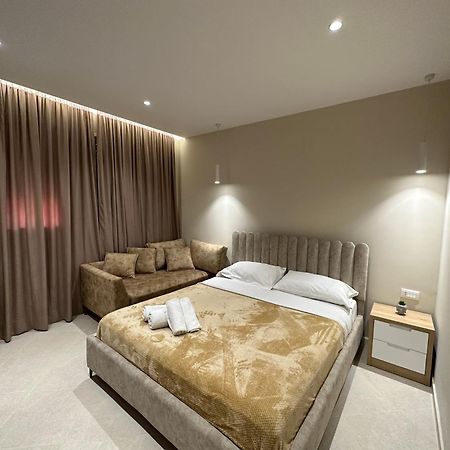 Beachfront Apartment With Balcony Вльора Екстер'єр фото