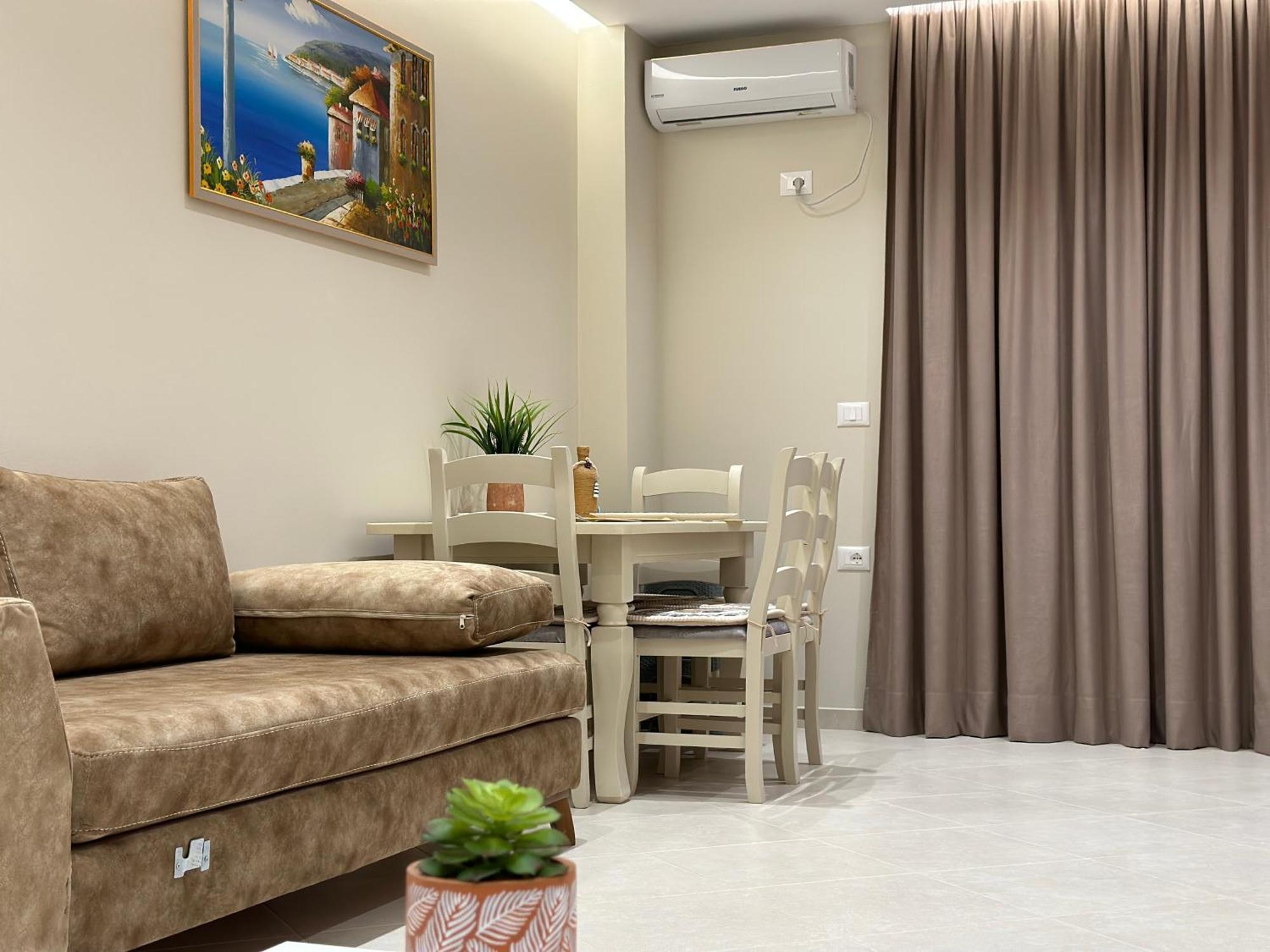 Beachfront Apartment With Balcony Вльора Екстер'єр фото