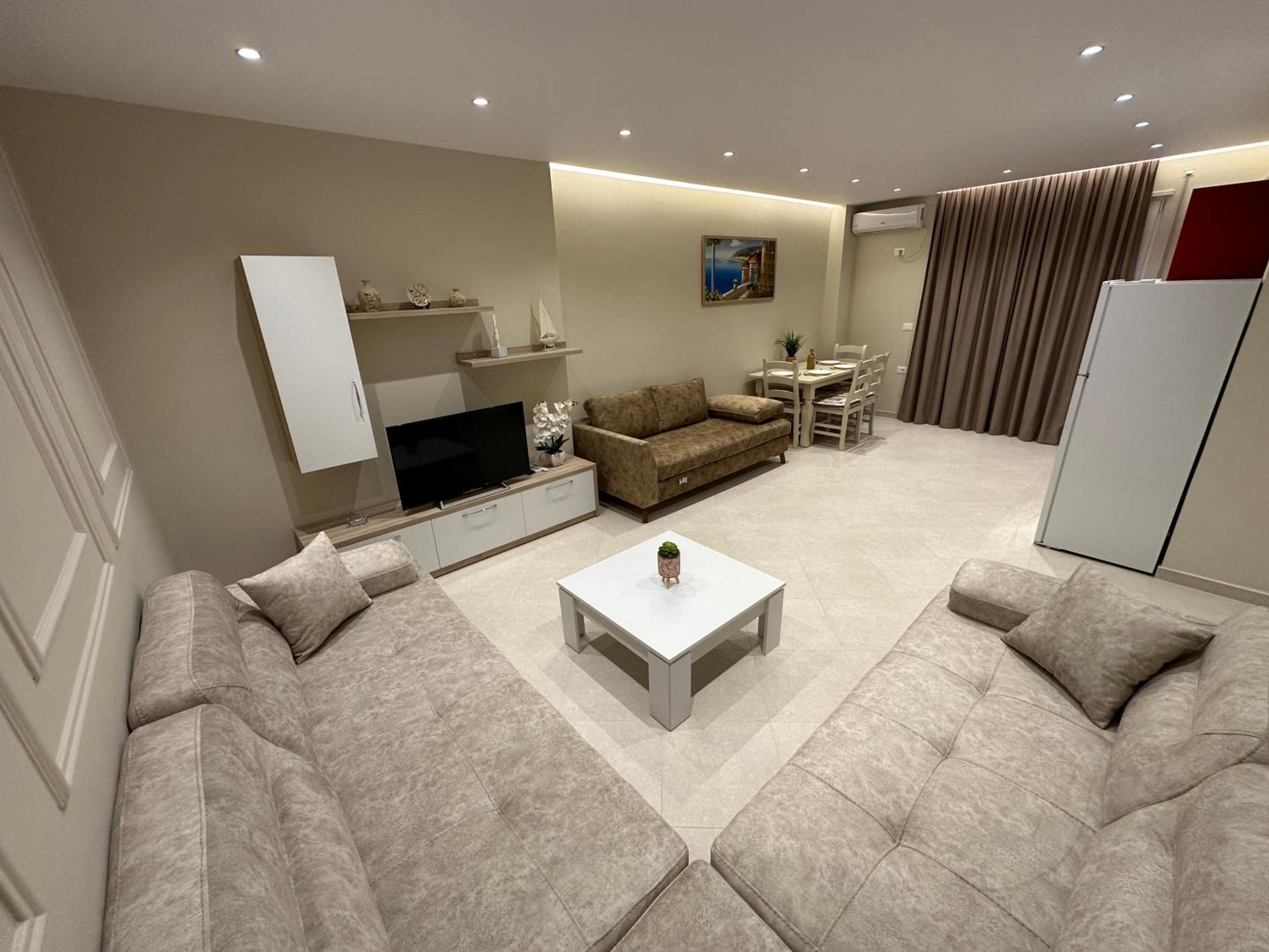 Beachfront Apartment With Balcony Вльора Екстер'єр фото