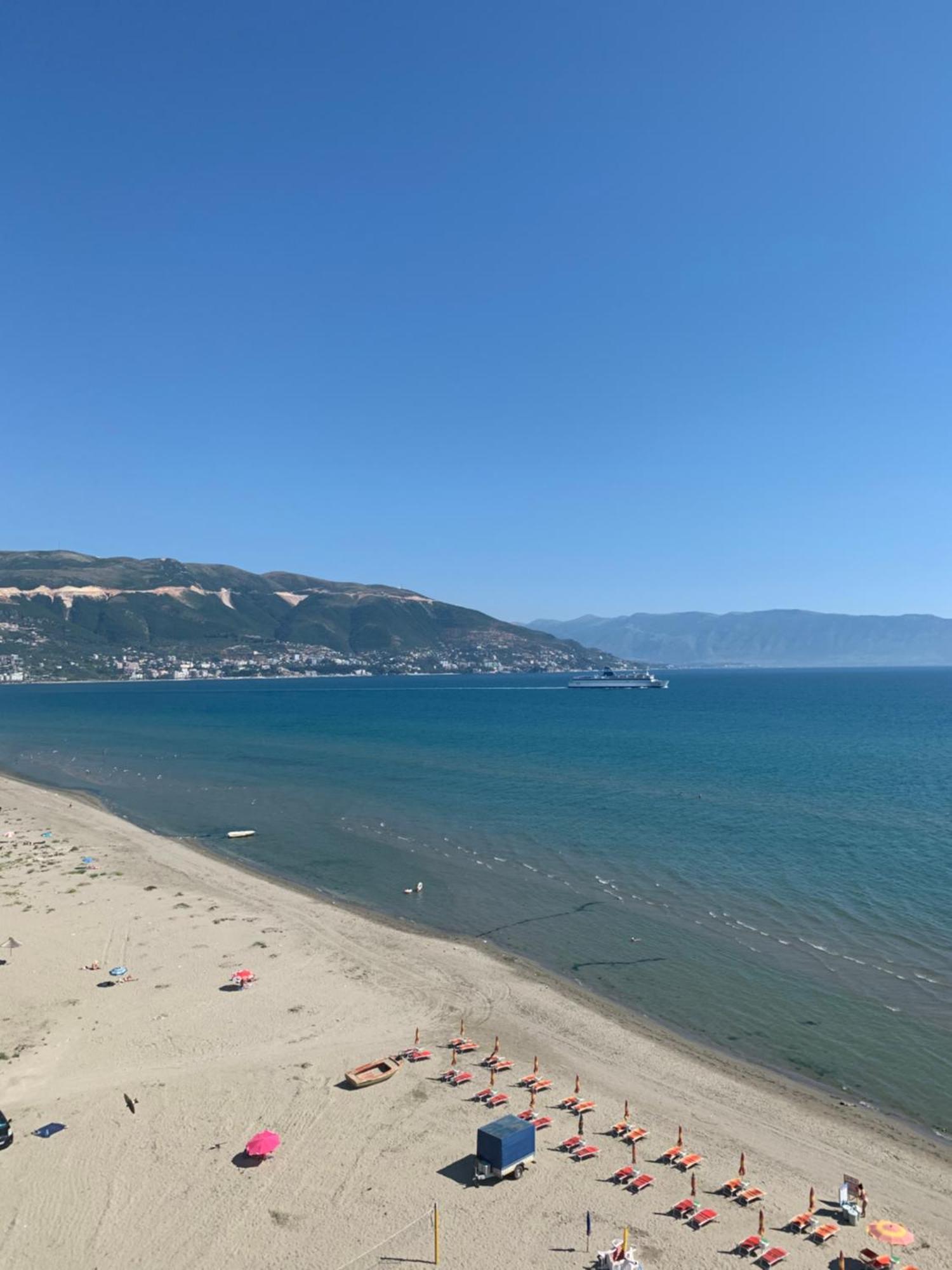 Beachfront Apartment With Balcony Вльора Екстер'єр фото